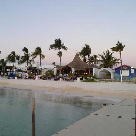 Flamboyant Garden Villas Oranjestad Esterno foto