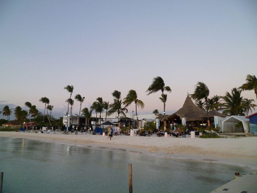 Flamboyant Garden Villas Oranjestad Esterno foto